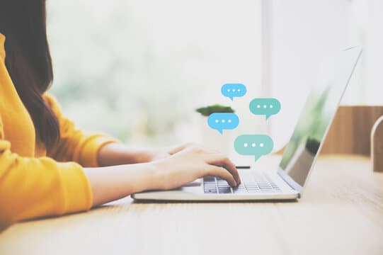 واجهة شات احترافية من Online Host